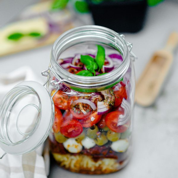 sałatka z makaronem-min